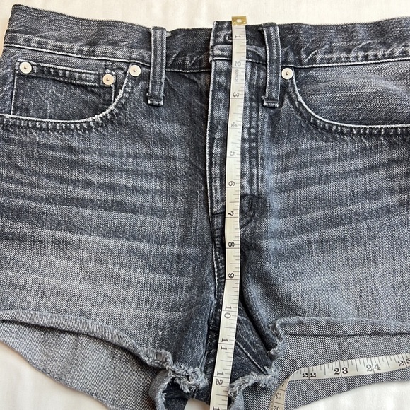 Madewell hi rise buttonFly  frayed denim shorts - Picture 7 of 9